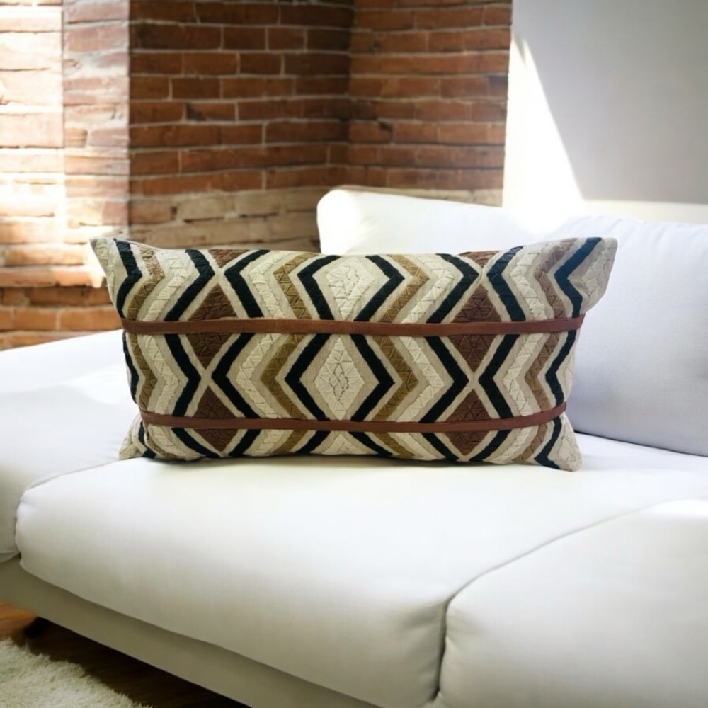 VILLA THROW ACCENT LUMBAR PILLOW
